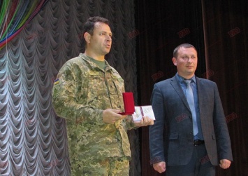 Защитников Украины поздравили в Бердянском дворце культуры