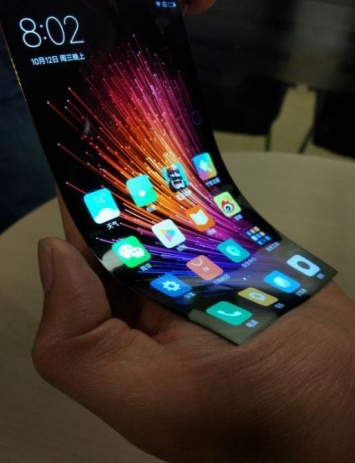 Xiaomi показала гнущийся дисплей для смартфона