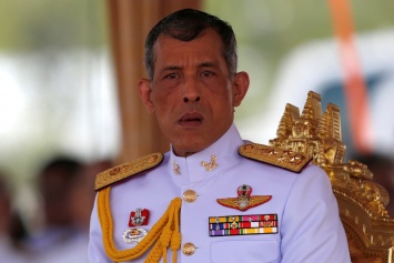 Парламент Таиланда завершил собрание без приглашения наследника занять трон