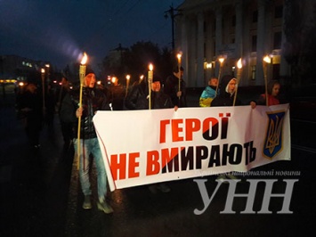 Кропивничан поблагодарили защитникам Украины факельным шествием