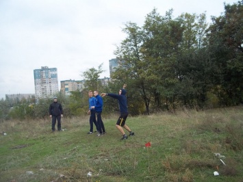 В Долгинцевском районе школьники бежали кросс, стреляли и бросали гранаты (фото)