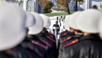 Порошенко отметил успехи «высокомобильных дипломатических войск»