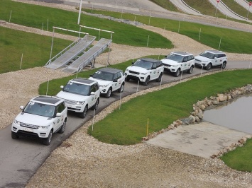 Land Rover с шиком празднует 15-летие работы в России