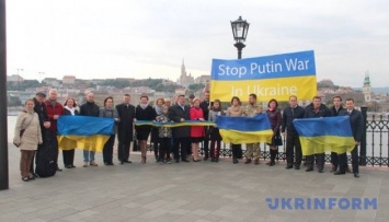 Украинцы Венгрии присоединились к акции Stop Putin's War in Ukraine