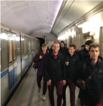 Футболисты "Спартака" во избежание московских пробок добрались до гостиницы на метро