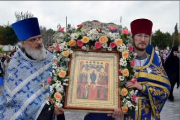 В праздник Покрова Пресвятой Богородицы криворожане поклонились большой православной святыне (ФОТО)