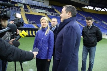 Президент ФФУ осмотрел стадион "Металлист" на готовность принять международные матчи