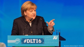 Меркель выступает за последовательность при депортации беженцев