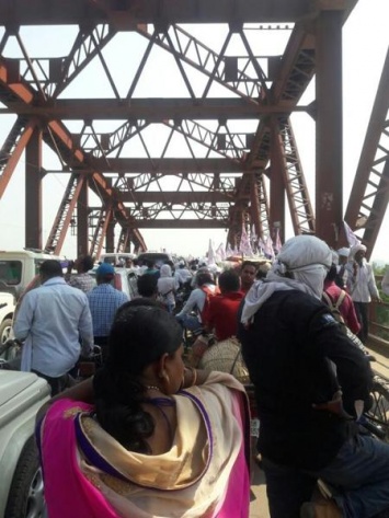 В Индии во время давки на религиозном собрании погибли 24 человека, еще 50 пострадали