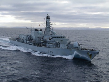 Флот Британии в боевой готовности из-за кораблей РФ