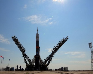 Ракета-носитель с космическим кораблем "Союз МС" установлена на "Байконуре"