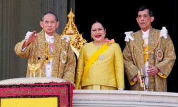 Принц Таиланда согласился на коронацию после похорон отца