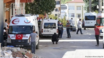 Трое полицейских погибли при взрыве на юге Турции