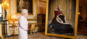 Представлен новый портрет королевы Елизаветы II к юбилею сотрудничества с Красным Крестом