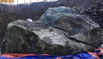 В Мьянме нашли нефритовую глыбу весом 175 тонн