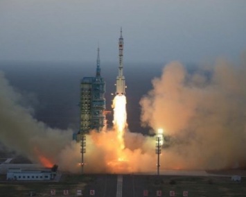 Китай запустил космический корабль "Шэньчжоу-11"