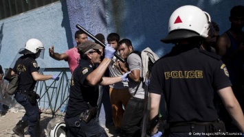 Мигранты устроили беспорядки в Салониках после гибели женщины