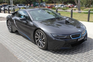 Продажи BMW r8 с крышей «откид» начнутся в 2018 году