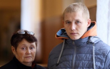 Мать контуженного "героя" иловайского "котла" побирается в поисках денег на лечение оглохшего сына