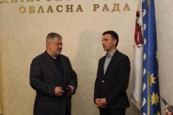 В Днепропетровском облсовете Коломойскому вручили медаль за заслуги перед Украиной