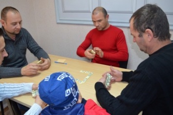 В Авдеевке организовали городской турнир по домино (ФОТО)