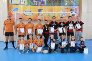 В бесконтактный регби играли юные жители Покровска (Красноармейска)