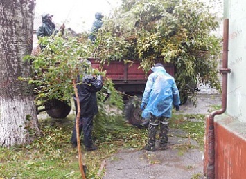 В Бердянске коммунальные службы отчитались о ликвидации последствий шторма