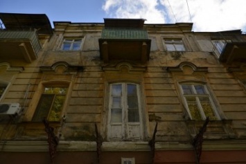 В центре Одессы рухнул еще один балкон (ФОТО)