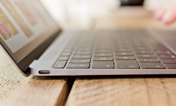 Apple планирует отказаться от стандартных USB-портов в MacBook Pro