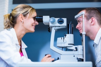 Ученые научились определять приближение инсульта по глазам