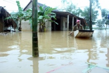 Наводнение во Вьетнаме уже убило 30 человек - а ураган "Сарика" только надвигается