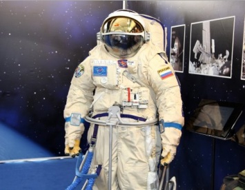 Космонавты на МКС получат российские скафандры нового поколения