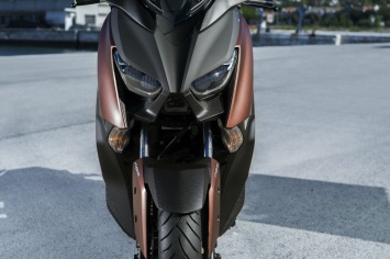 Yamaha выпустила новый скутер X-MAX 300