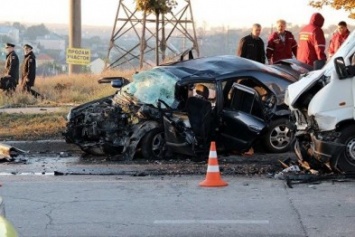 В Севастополе Mazda столкнулась с маршруткой: один погибший, 14 пострадавших