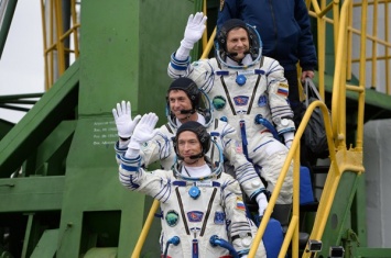 Ракета-носитель "Союз-ФГ" с экипажем МКС стартовала с Байконура