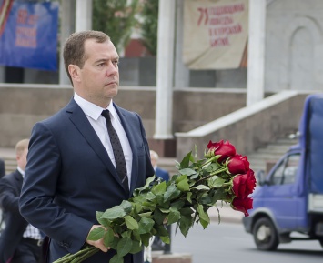 Дмитрий Медведев поздравил с юбилеем актрису Жанну Болотову