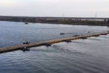 В Херсонской области во время учений разворачивают уникальную мостовую переправу (видео)