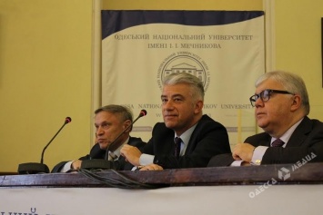 Задача дипломатов - добиваться стабильности, - посол ФРГ в одесском университете Мечникова
