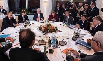 Переговоры в Берлине: Порошенко - бледный и опухший, Путин и Лавров улыбаются