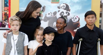 Анджелину Джоли допросили о ссоре ее мужа с сыном