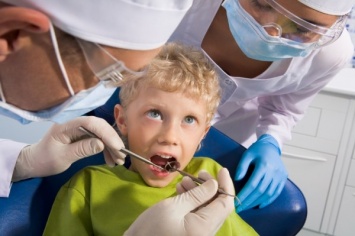 Ученые: Уплотнение стоматологическими герметиками предотвращает проблемы с зубами у детей