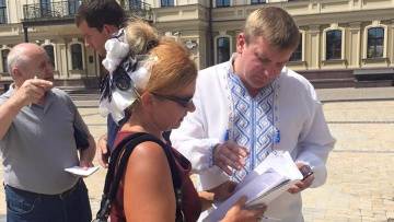 Прямо на улице Киева на вопросы граждан отвечал глава Минюста