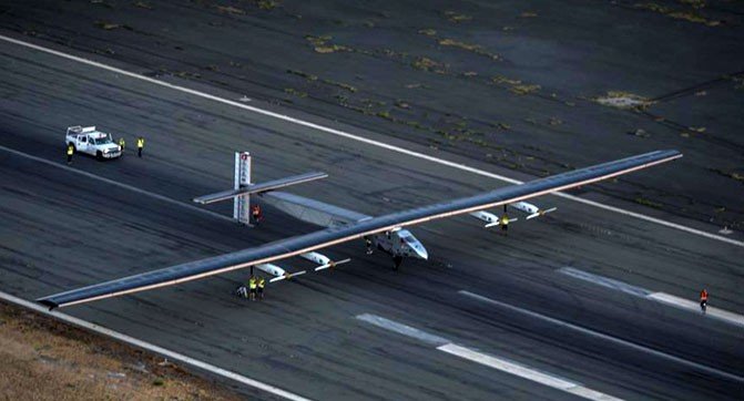 Самолет на солнечных батареях Solar Impulse завершил очередной этап своего кругосветного перелета (ВИДЕО)