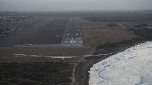 На Гавайях приземлился "Солнечный" самолет Solar Impulse 2 успешно завершив этап кругосветного перелета