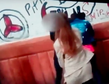 В Запорожье школьницу избили сверстницы и сняли на камеру (Видео)