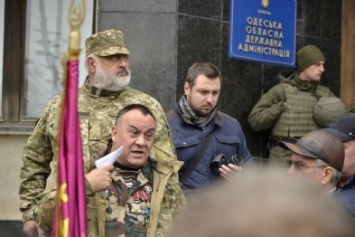 Одесситы вышли к чиновникам ОГА с требованиями (ФОТО)