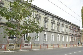 Старое здание школы в центре Одессы подготовили к холодам (ФОТО)