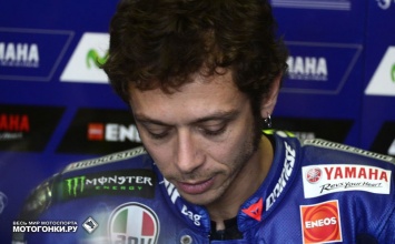 MotoGP: Валентино Росси прибыл в Австралию грустным и со сломанным пальцем