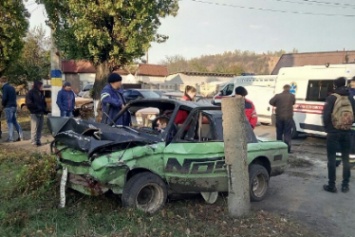 В Мирнограде (Димитрове) столкнулись «Москвич» и «Запорожец»: 3 человека госпитализированы