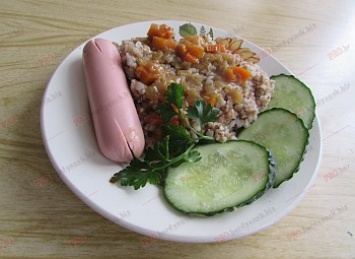 Учащимся бердянской школы №6 готовят горячие обеды в школе №16